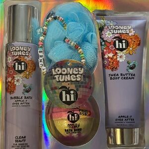 Warner Bros. Looney Tunes Bath Set - Purple and Blue